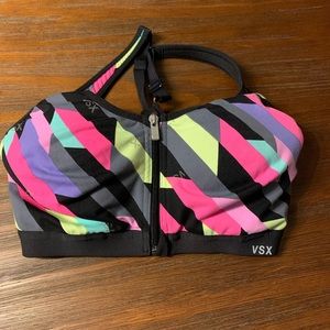 Victoria’s Secret sports full support bra 32C.